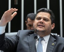 Novamente acuado, Congresso abre guerra ao Executivo às custas da República